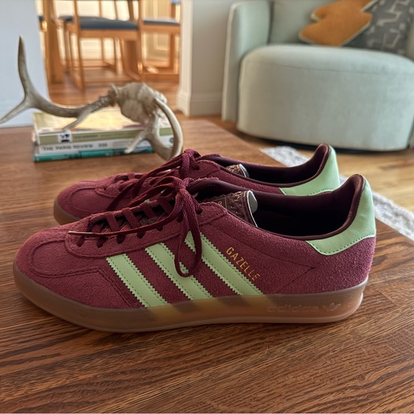 ADIDAS Gazelle 'Shadow Red Semi Green Spark'
US 8.5 M / US W 10 - Picture 5 of 6
